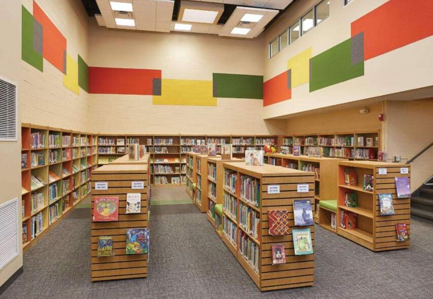 中小学校图书馆的特点是什么？